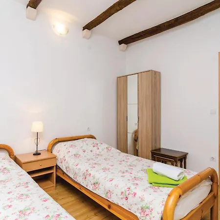 4 Bedroom Lovely In 度假居