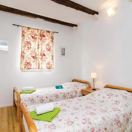 4 Bedroom Lovely In 度假居