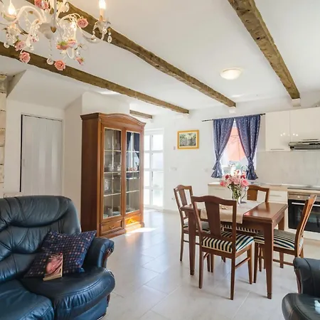 4 Bedroom Lovely In * Čilipi