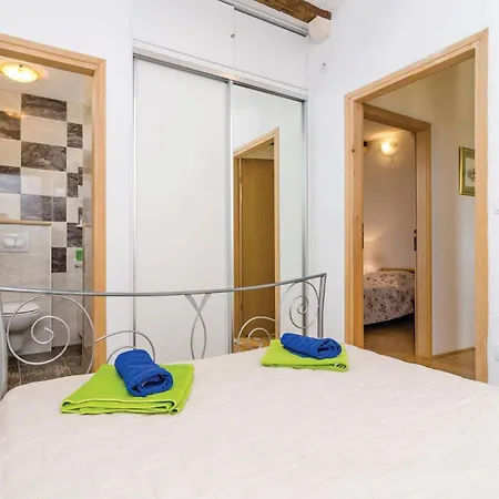 度假居 4 Bedroom Lovely In Čilipi