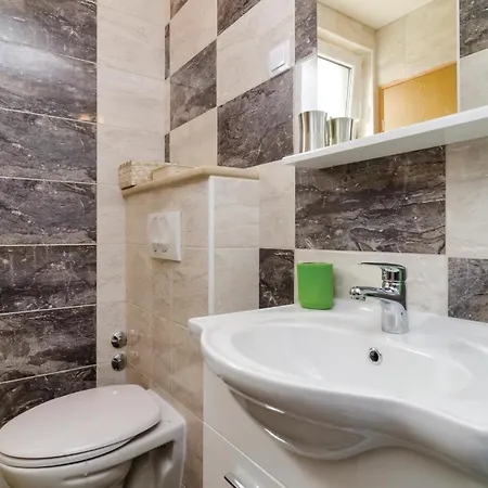 4 Bedroom Lovely In 度假居 Čilipi