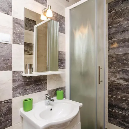 4 Bedroom Lovely In *