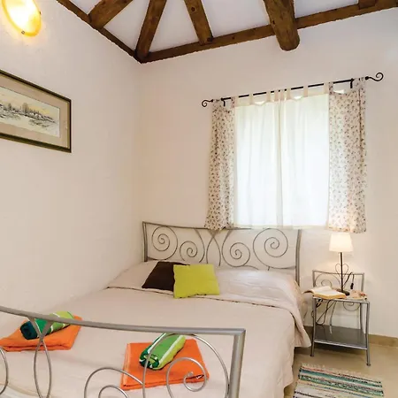4 Bedroom Lovely In Vakantiehuis Čilipi