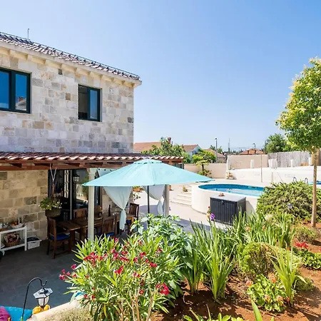4 Bedroom Lovely In Vakantiehuis *