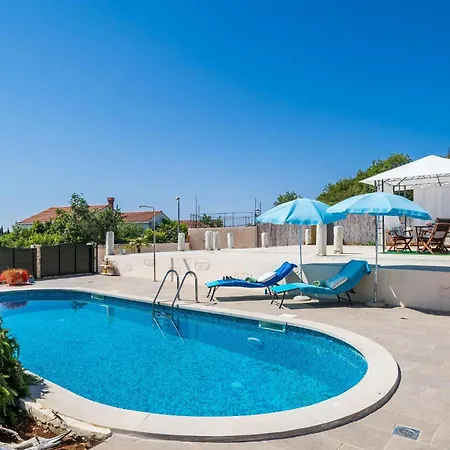 Lovely In With Outdoor Swimming Pool Feriehus