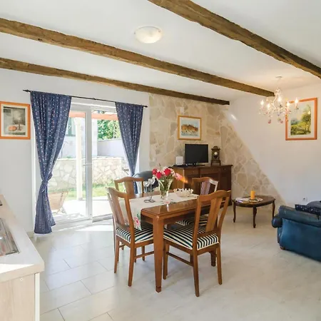 Vakantiehuis 4 Bedroom Lovely In