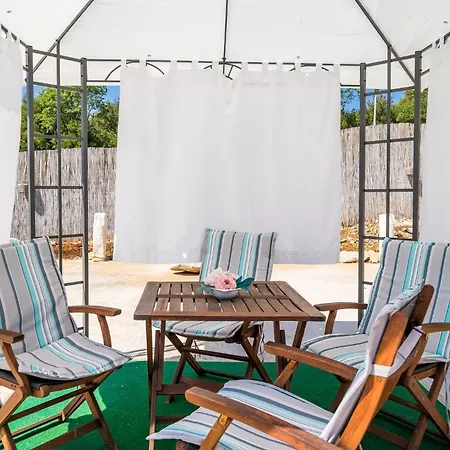 Vakantiehuis 4 Bedroom Lovely In